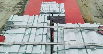 鸡西 芝麻白仿形加直形路沿石出货日常