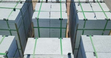 鸡西 芝麻白花岗岩5公分地铺石 花岗岩厂家工厂装车日常