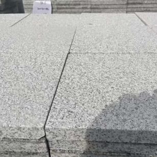 鸡西 白麻花岗岩石材推荐 荔枝面地铺石