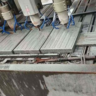 鸡西 芝麻白花岗岩荔枝面盲道雕刻