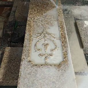 鸡西 黄金麻花岗岩异形加工雕刻栏杆大柱