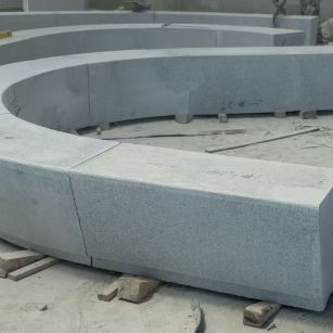 鸡西 芝麻白花岗岩光面弧形坐凳