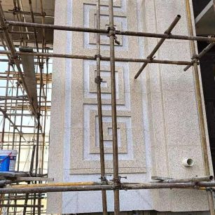 鸡西 黄金麻花岗岩别墅外墙干挂回纹造型效果