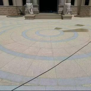 鸡西 黄金麻芝麻灰花岗岩石材地铺拼接效果