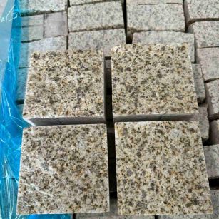 鸡西 黄金麻花岗岩自然面小方块，弹石，马蹄石等