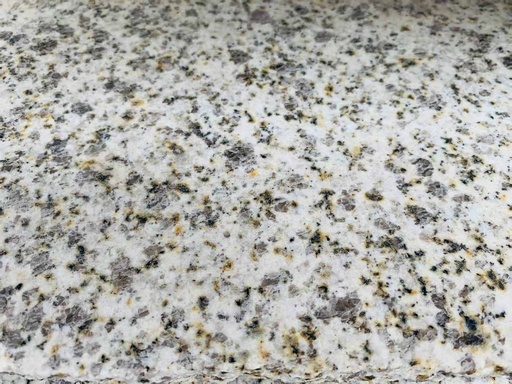 鸡西 黄金麻花岗岩石材浅黄光面