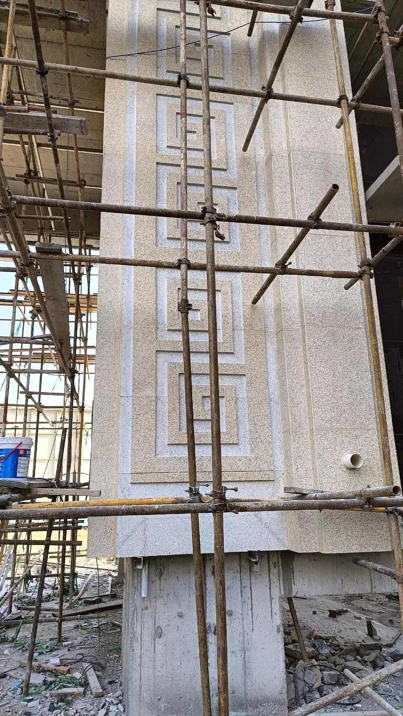 鸡西 黄金麻花岗岩别墅外墙干挂回纹造型效果