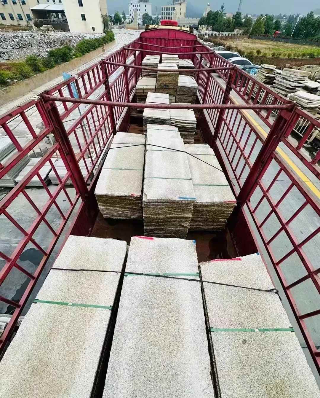 鸡西 黄金麻花岗岩荔枝面，光面毛板装车完成