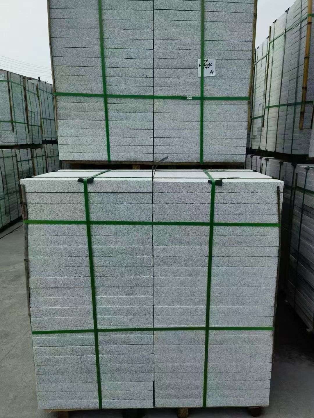 鸡西 芝麻白火烧，园林广场市政工程地铺石，1.8~5.0厚均有现货