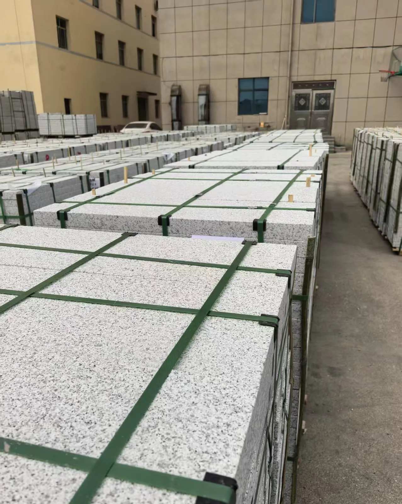 鸡西 白麻花岗岩5.0公分荔枝面地铺石