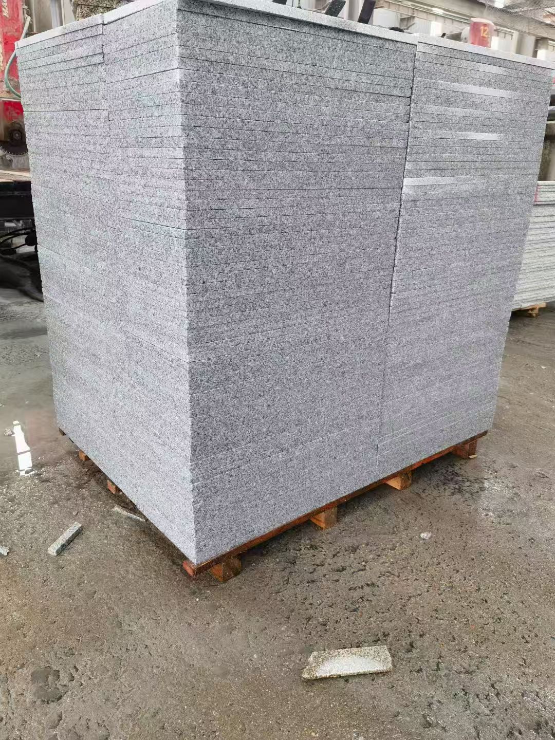 鸡西 芝麻白火烧面1.8厚300*600地铺石，尺寸标准，厚薄均匀