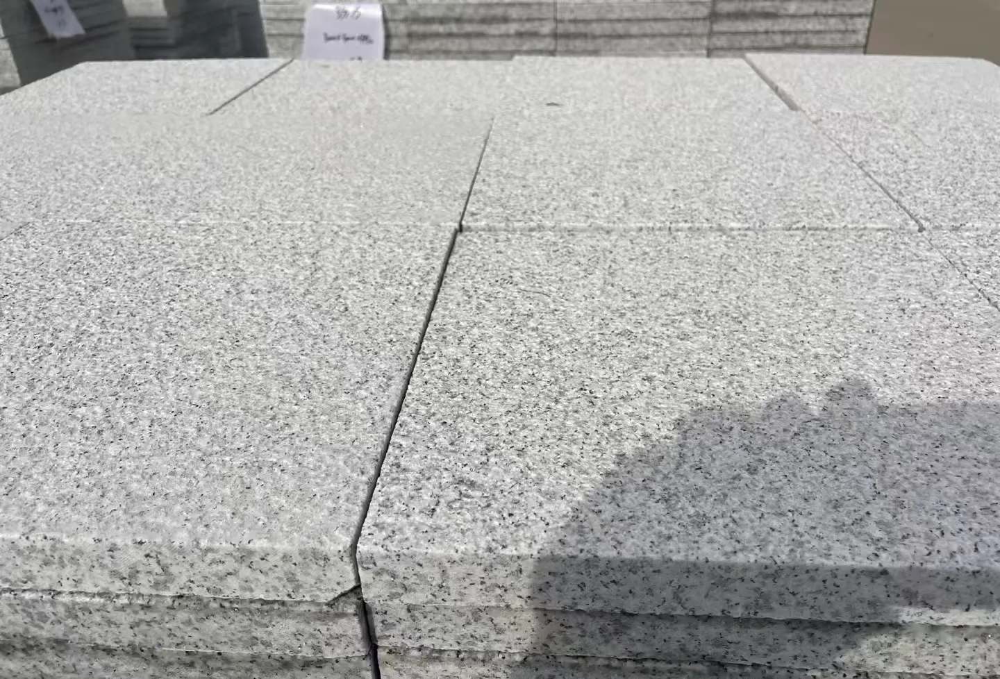 鸡西 白麻花岗岩石材推荐 荔枝面地铺石