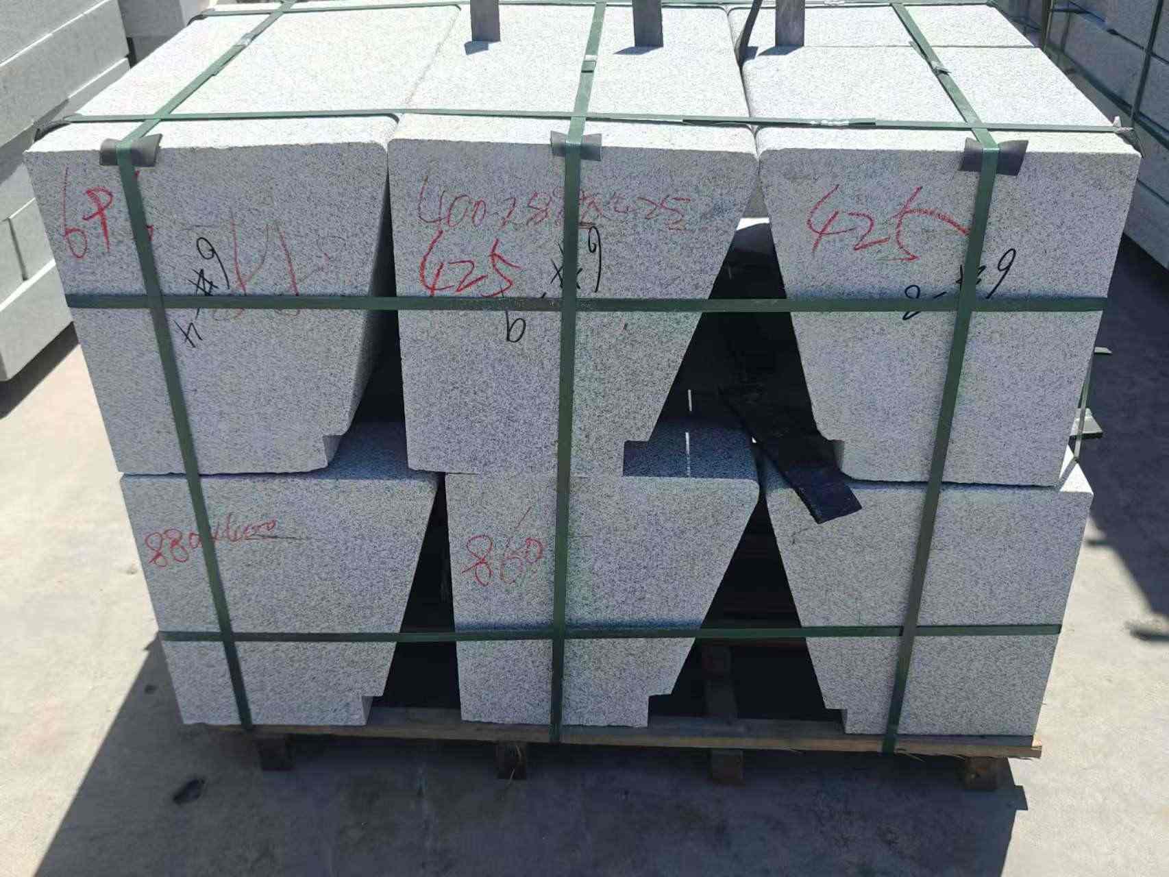 鸡西 芝麻白异形坐凳，石凳