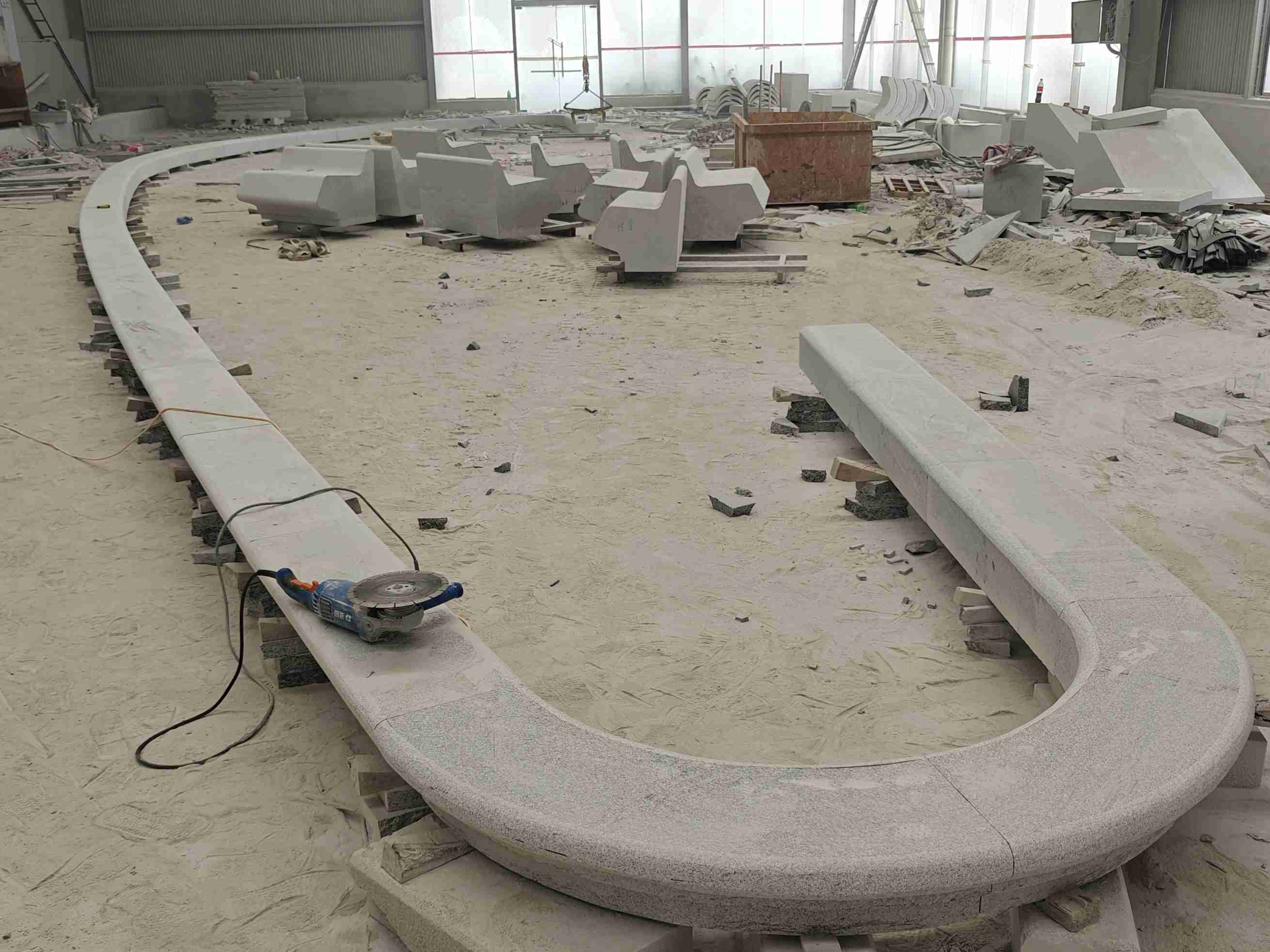 鸡西 芝麻白花岗岩弧形花坛石，坐凳石