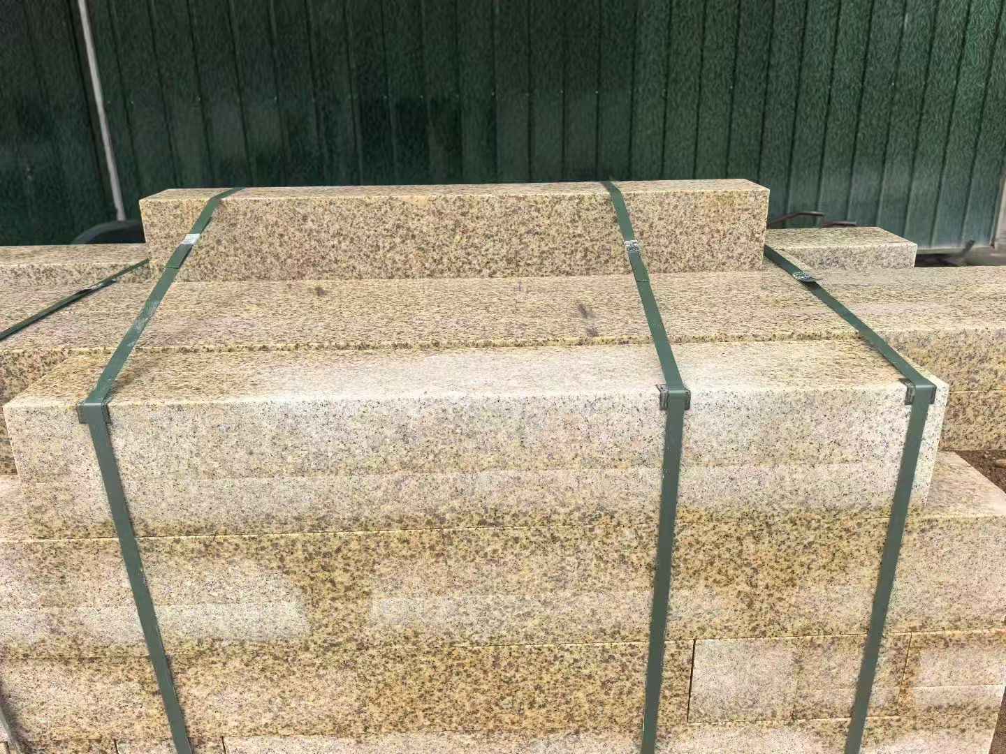 鸡西 黄金麻花岗岩石材机切面栏杆料半成品