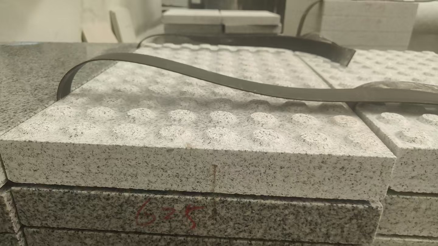 鸡西 芝麻白花岗岩6.0公分荔枝面五轴加工雕刻盲点