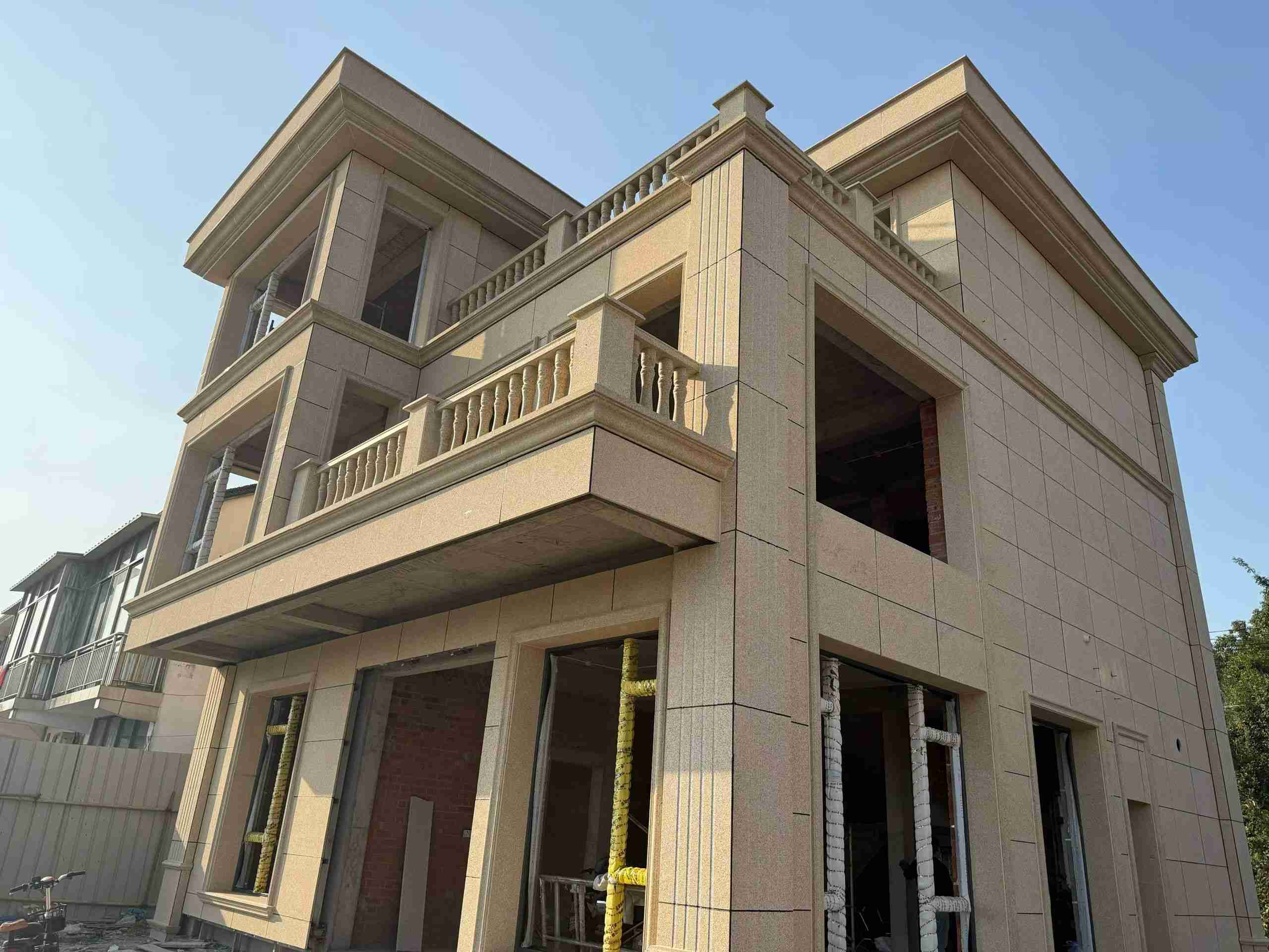 鸡西 黄金麻花岗岩石材荔枝面外墙干挂效果展示