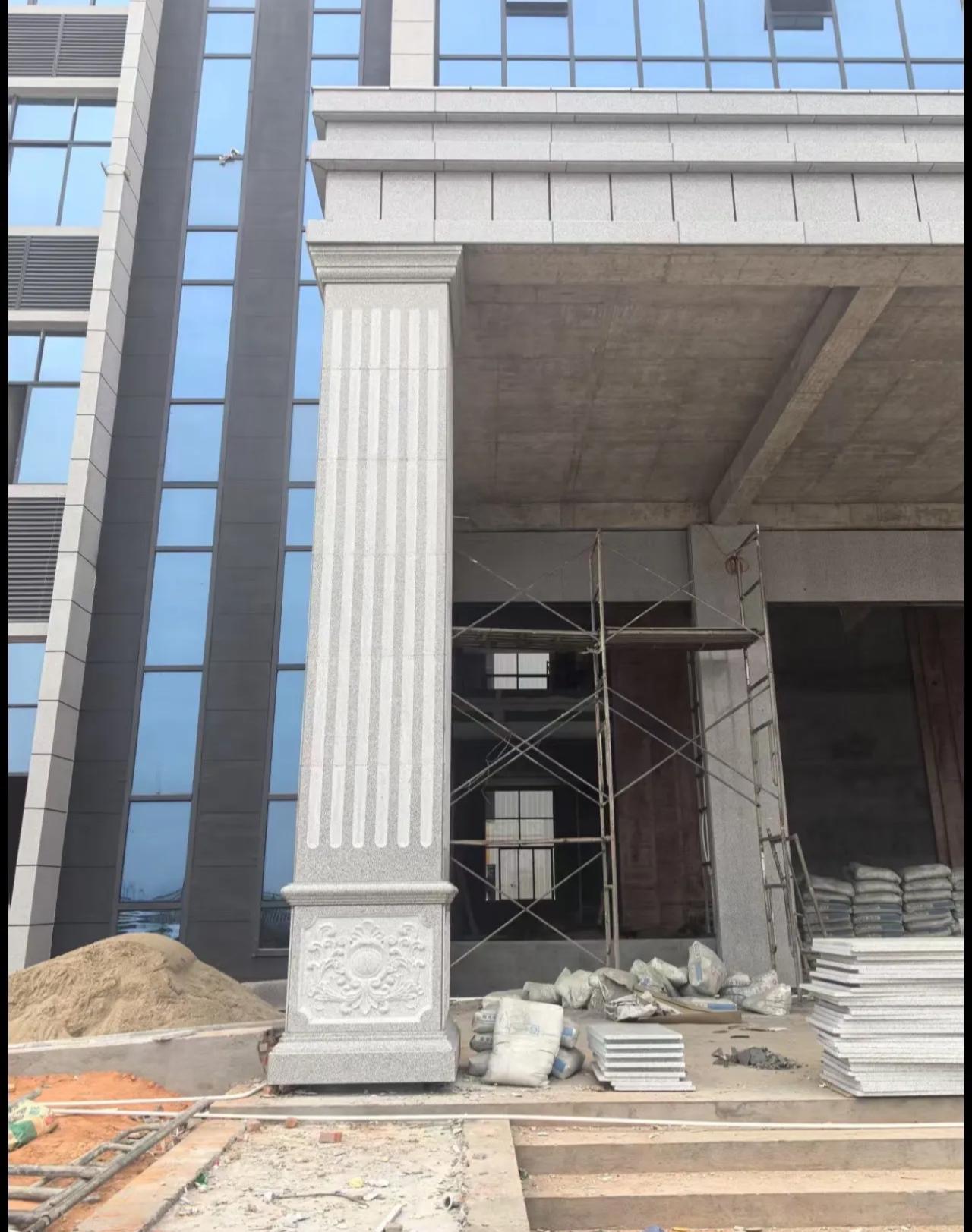 鸡西 芝麻白光面花岗岩门楼大柱（罗马柱）配雕花底座