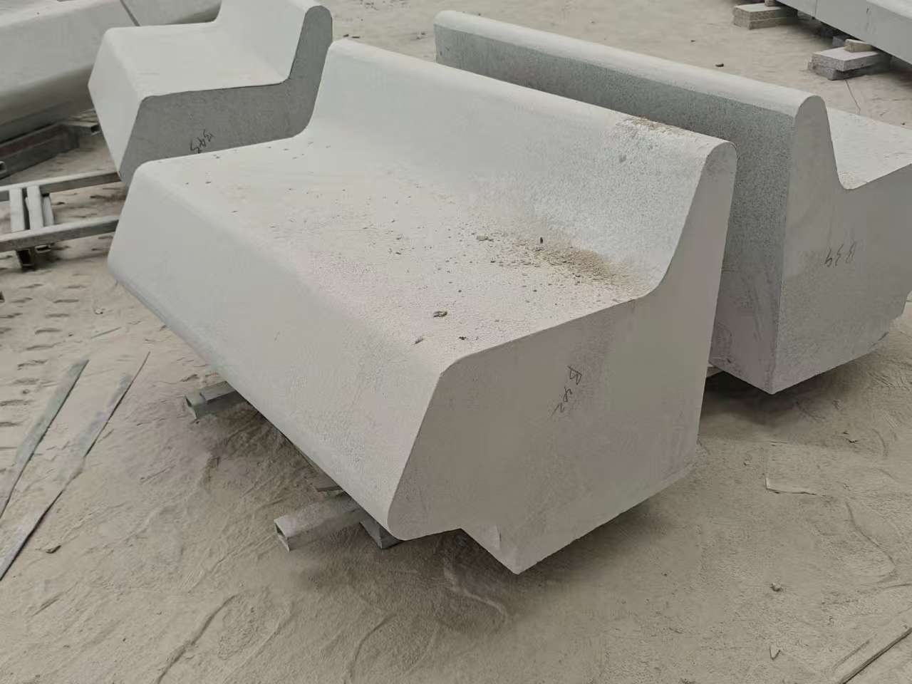 鸡西 芝麻白花岗岩异形坐凳，石凳