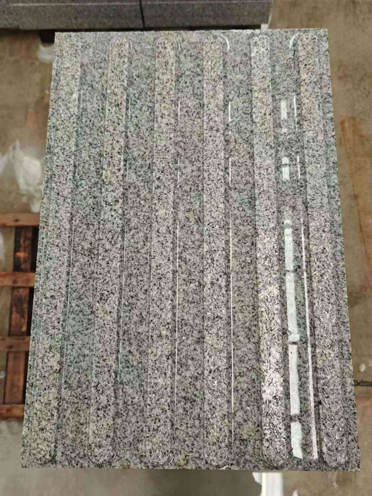 鸡西 芝麻白花岗岩荔枝面雕刻盲道，盲条