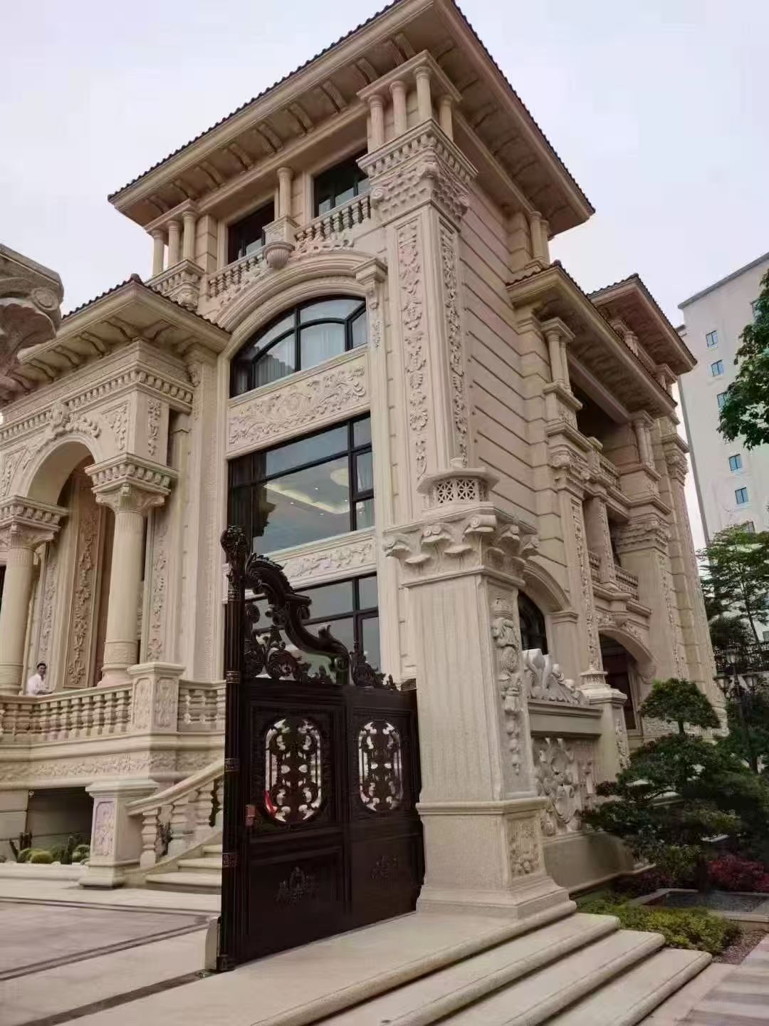 鸡西 黄金麻花岗岩别墅外墙干挂效果展示