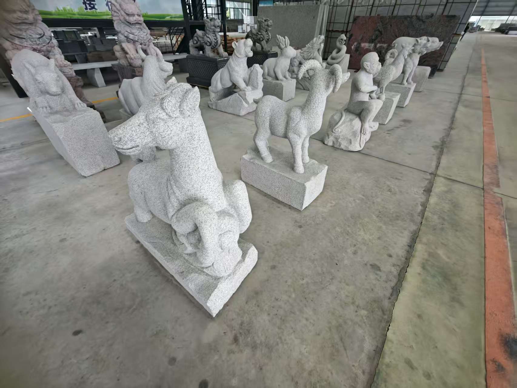 鸡西 芝麻白花岗岩造型立体雕刻——十二生肖