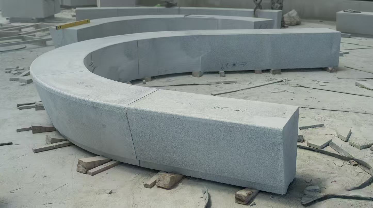 鸡西 芝麻白花岗岩光面弧形坐凳