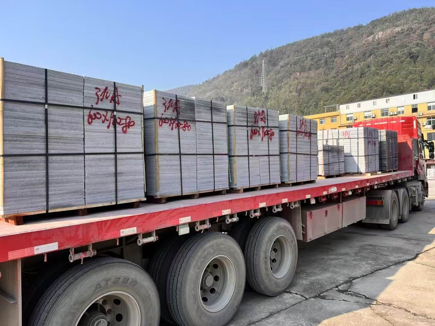 鸡西 芝麻灰地铺石出货日常