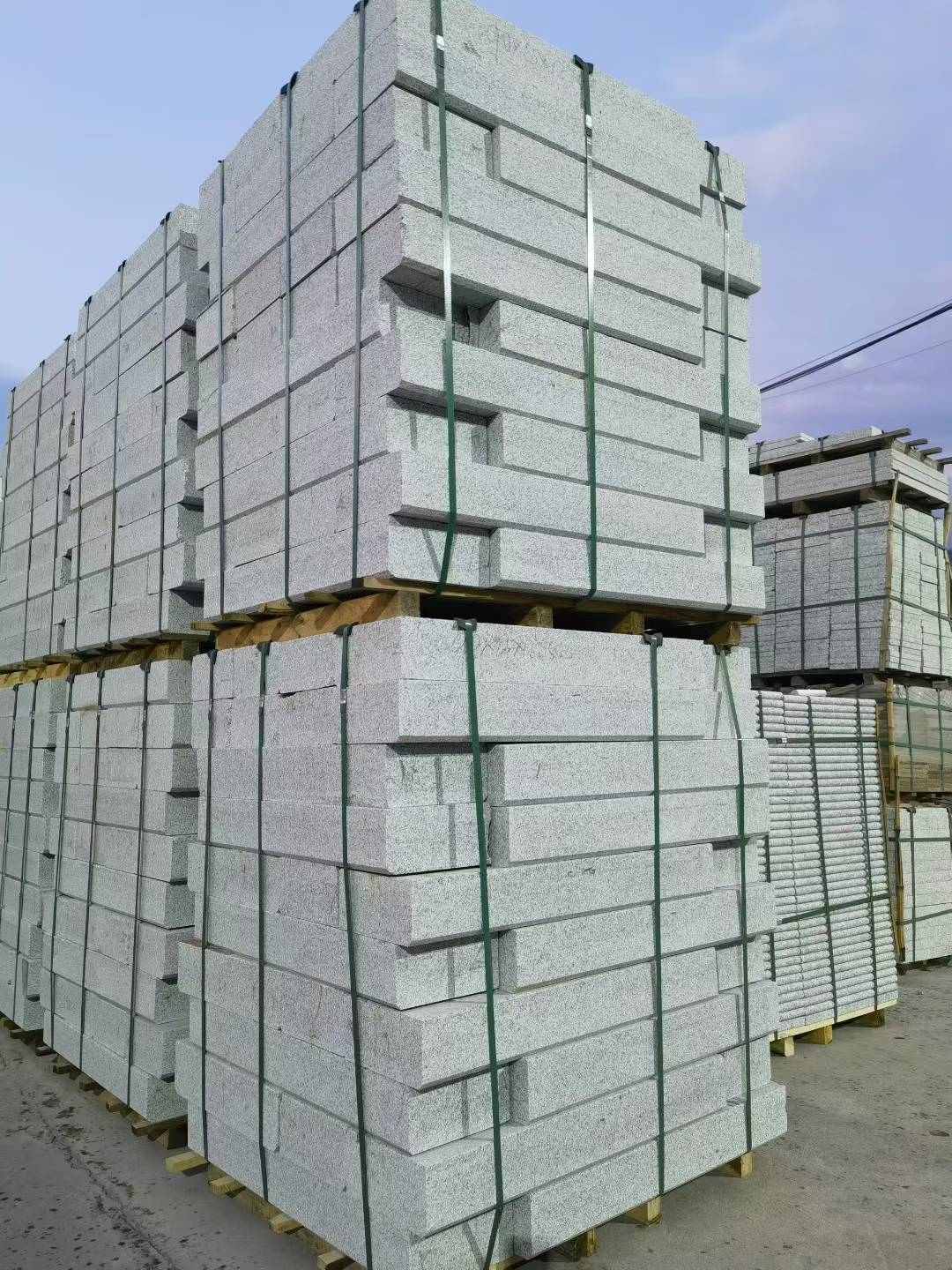 鸡西 芝麻白花岗岩路沿石，路缘石，路肩石，道牙，立缘石，马路牙子，街沿石，侧石等