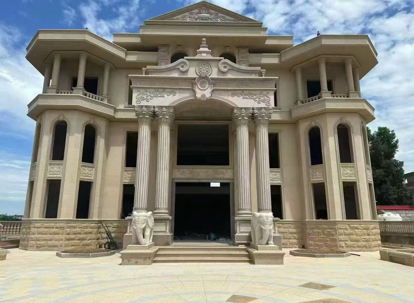 鸡西 黄金麻别墅外墙干挂，大柱，大象，蘑菇石，雕花板