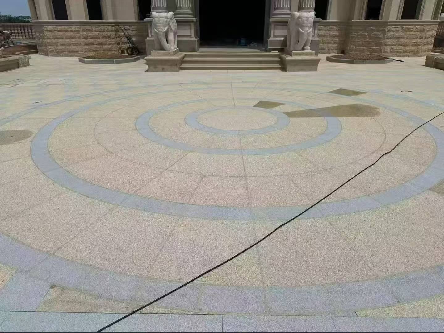 鸡西 黄金麻芝麻灰花岗岩石材地铺拼接效果