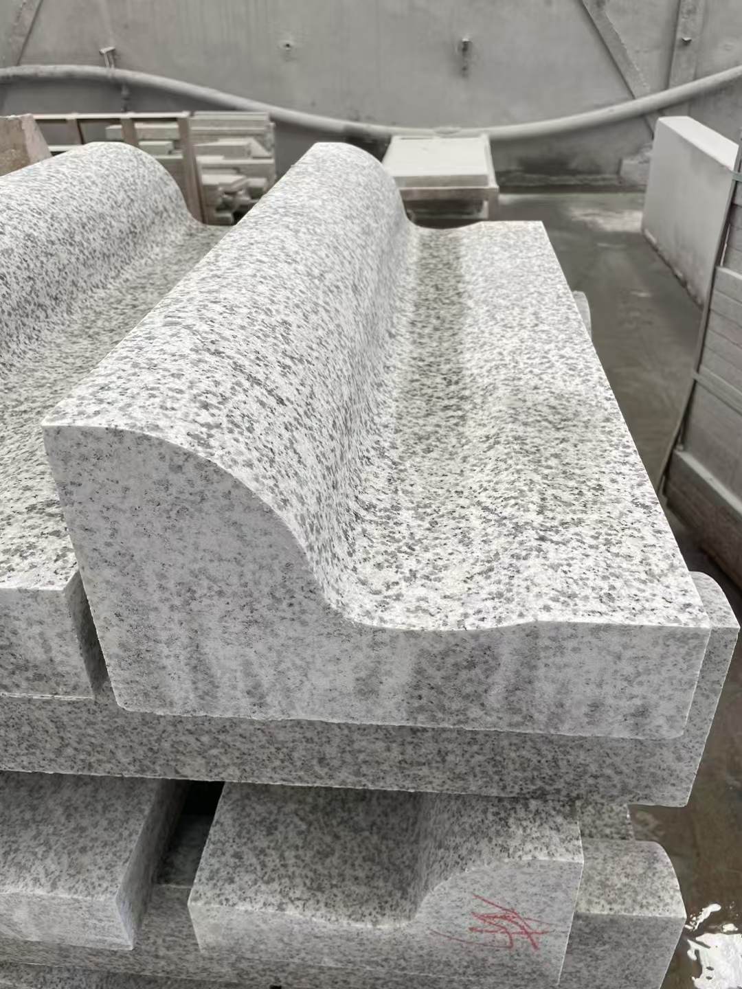 鸡西 白麻花岗岩S型路沿石，路侧石，马路牙子等